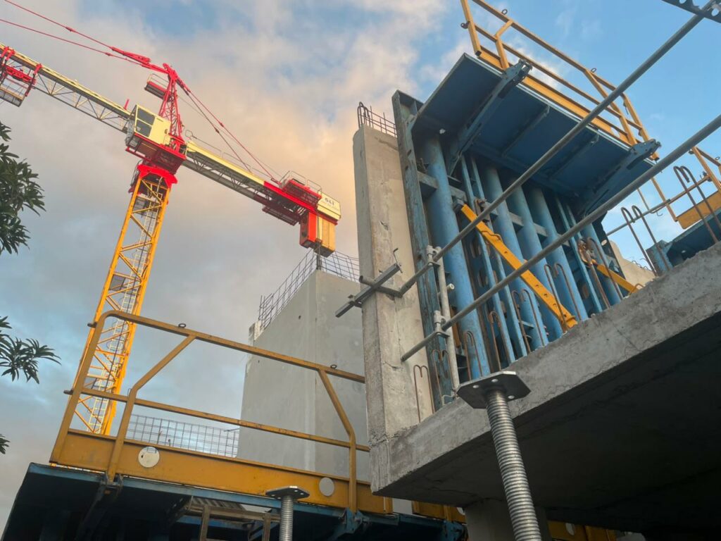 Chantier des Madeleines, structure et grue